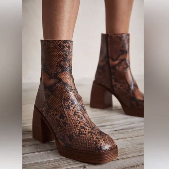 Free People Boots Size 37.5 (US 7) Ruby Shine Brown Snake Print Chunky Platform - Picture 1 of 14